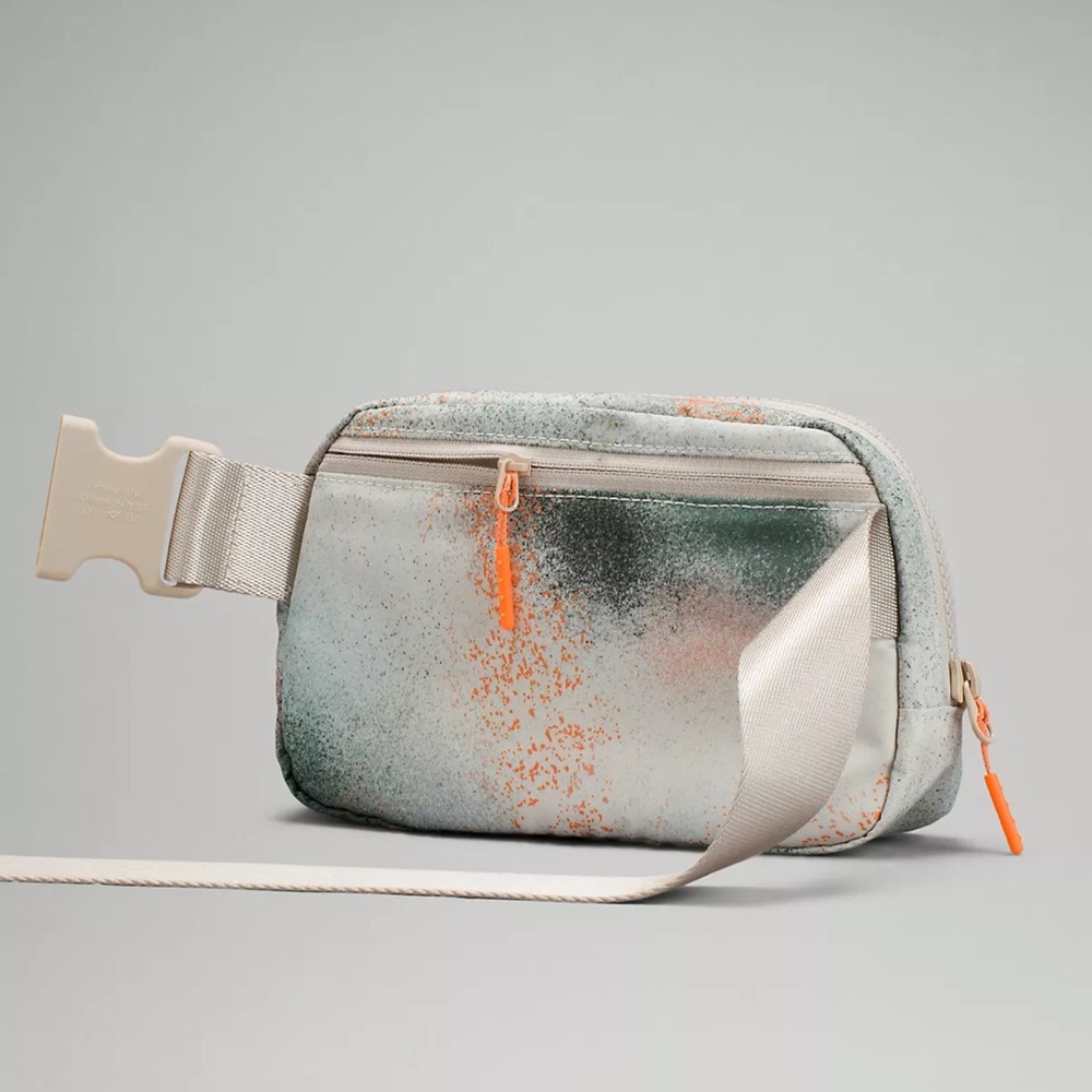 🍋 Lululemon 🍋 Everywhere Belt Bag Spray Camo - Picture 4 of 11